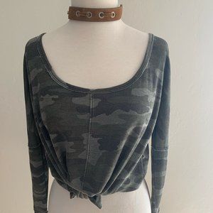 Lucky Brand Camo Thermal top - Small